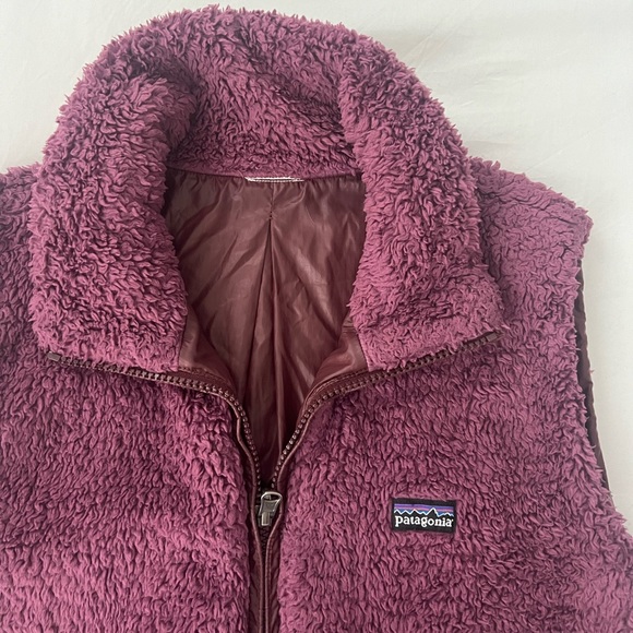 WOMENS REVERSIBLE PATAGONIA VEST - Picture 2 of 6